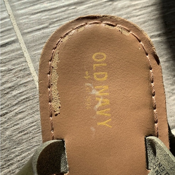 Old Navy Olive Twist T-Strap Sandals - Picture 5 of 9